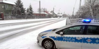 policja na drodze zimą