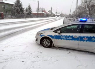 policja na drodze zimą