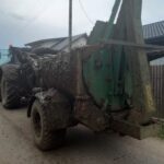 traktor w gnoju