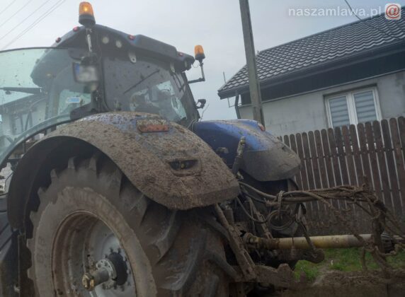 traktor w gnoju