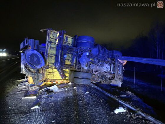 Nocne zderzenie ciężarówek na S7 [ZDJĘCIA]