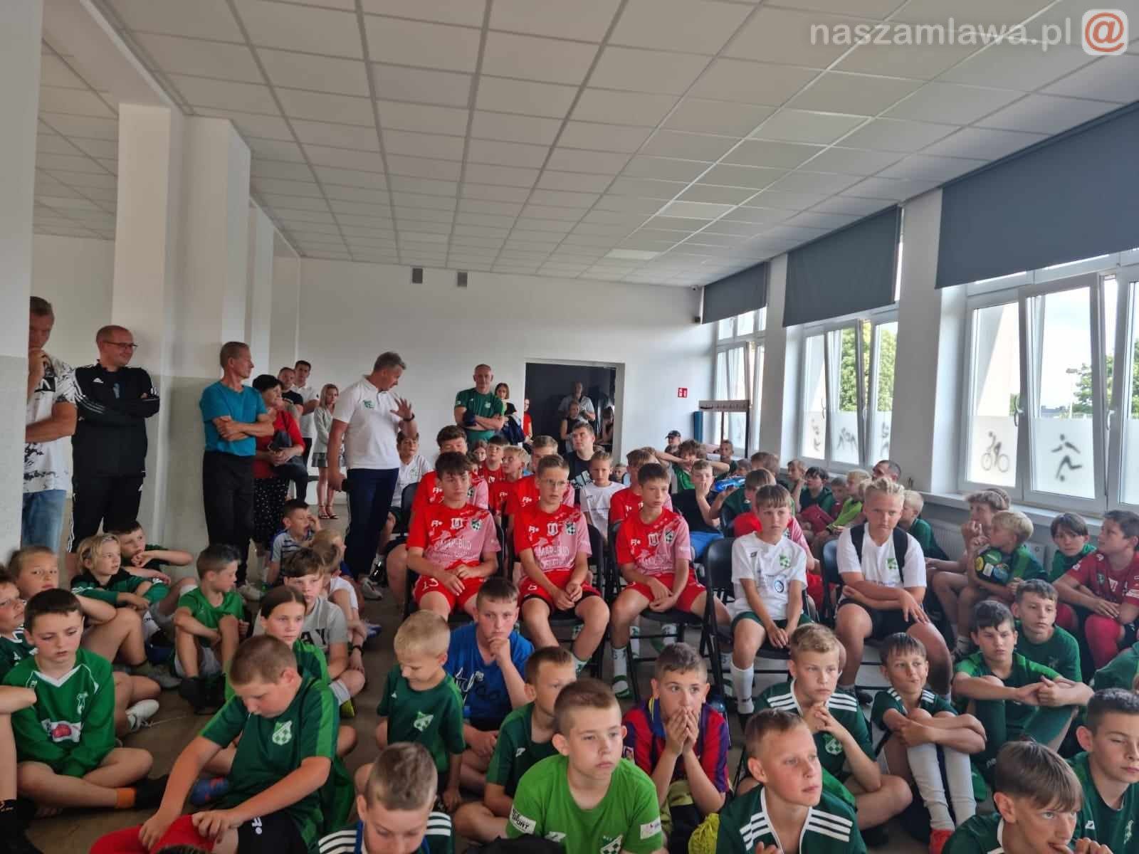 Młodzież Mławianki spotkała się z gwiazdami futbolu